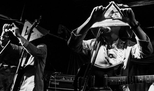 Γιαπωνέζικο συγκρότημα από τα παλιά επιστρέφει ερμηνεύοντας Πάνο Κιάμο | imommy.gr