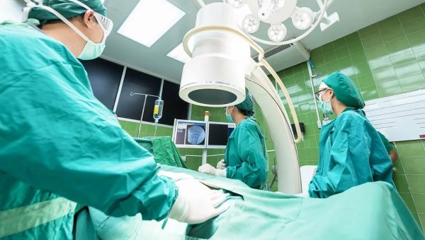 Απίστευτο: Χειρουργική επέμβαση θεράπευσε ασθενή από τη νόσο του Πάρκινσον | imommy.gr