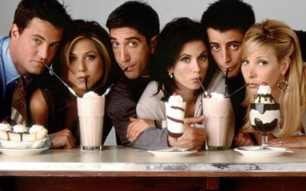 Friends: «Πανηγύρι» στο Twitter με την επιστροφή της σειράς | imommy.gr