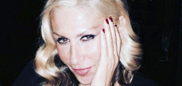 Έφη Σαρρή: Σε ρόλο βοηθού οδοντιάτρου η γνωστή τραγουδίστρια | imommy.gr