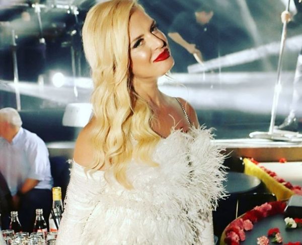 Μαρίνα Πατούλη : Τα «έσπασε» ο Περιφερειάρχης στα μπουζούκια για τα γενέθλιά της | imommy.gr