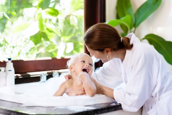 Τα πιο συνηθισμένα λάθη στο μπάνιο του μωρού | imommy.gr