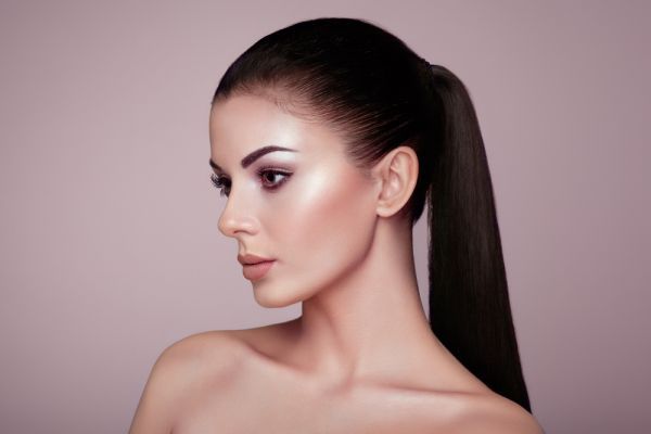 Έτσι θα πετύχετε τέλειο αποτέλεσμα στο highlighter | imommy.gr