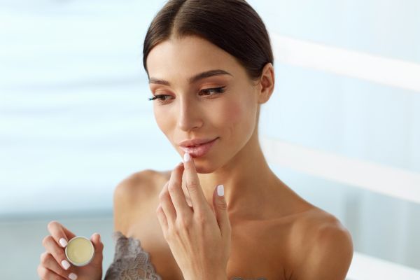 Οκτώ έξυπνοι τρόποι να χρησιμοποιήσετε το lip balm | imommy.gr