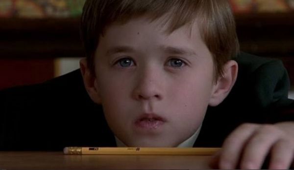 Δείτε πώς είναι ο πρωταγωνιστής της ταινίας «Η Έκτη Αίσθηση» | imommy.gr