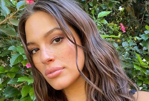 Άσλεϊ Γκράχαμ: Μας δείχνει τον γιο της να θηλάζει | imommy.gr