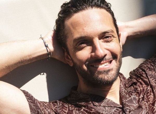 Δημήτρης Μοθωναίος : Η σκηνή χωρίς ρούχα στο θέατρο που τρέλανε τους θεατές | imommy.gr