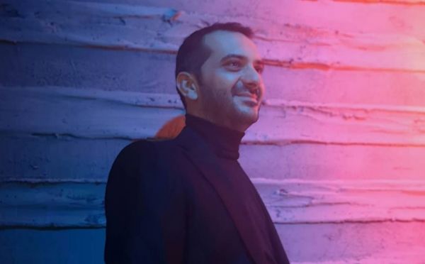 Λεωνίδας Κουτσόπουλος : Τραγουδά «Θα κάτσω σπίτι» και το Instagram προσκυνά | imommy.gr