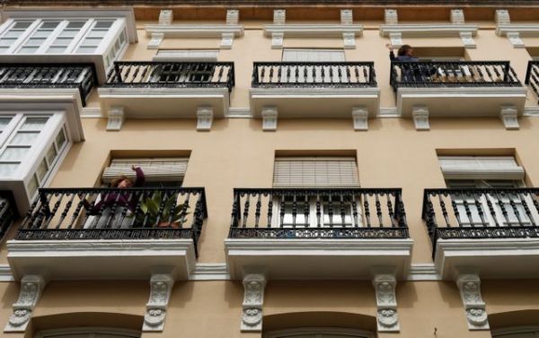 Κοροναϊός – Ισπανία : Σοπράνο τραγουδά από το παράθυρό της και συγκινεί | imommy.gr