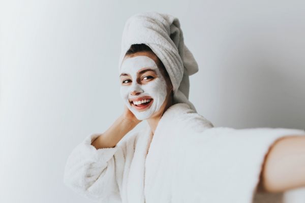 Binge masking: Το νέο trend που χαρίζει λαμπερό και υγιές δέρμα | imommy.gr