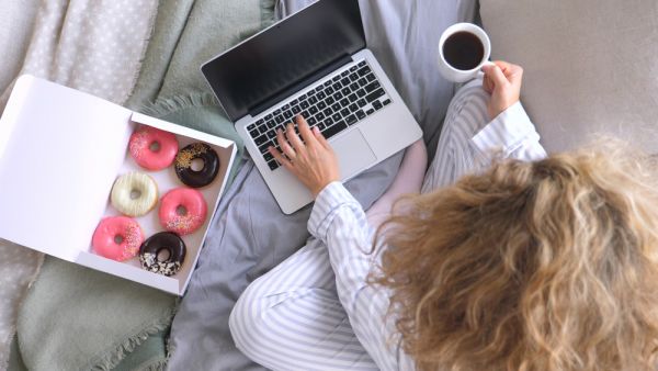 Με αυτά τα tips θα μειώσετε τη ζάχαρη στη διατροφή σας όσο μένετε σπίτι | imommy.gr