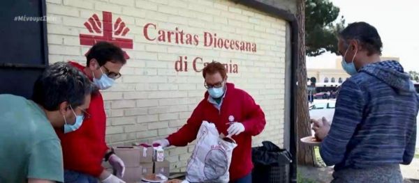 Δραματικές εικόνες στην Ιταλία – Ουρές σε συσσίτια λόγω κοροναϊού | imommy.gr