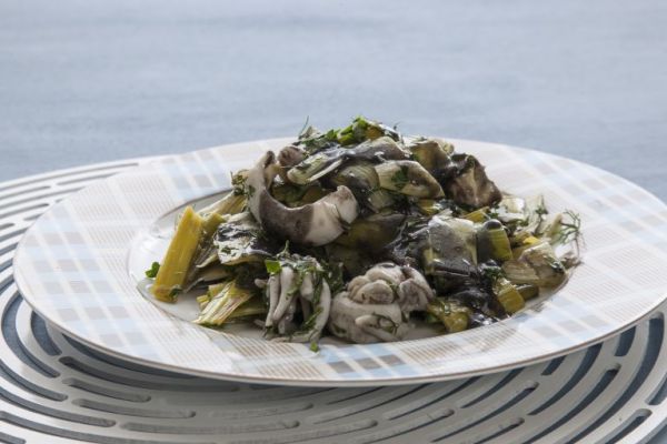 Σουπιές με πράσα μαγειρεμένα στο μελάνι τους | imommy.gr