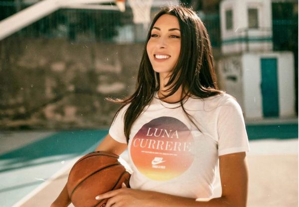 Ζωή Δημητράκου: Μας δείχνει πώς να κάνουμε γυμναστική… από σπίτι | imommy.gr