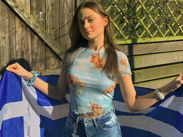 Στεφανία Λυμπεράκη: Παρουσίασε το τραγούδι από το σπίτι της! | imommy.gr