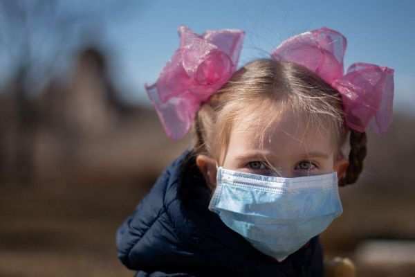 Επικίνδυνη η μάσκα για παιδιά κάτω των 2 ετών, προειδοποιεί η Ιαπωνική Παιδιατρική Ένωση | imommy.gr