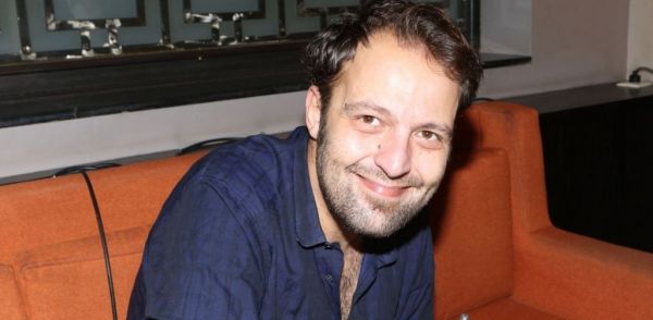 Αύγουστος Κορτώ: Όταν είπα στη μάνα μου ότι μου αρέσουν τα αγόρια | imommy.gr