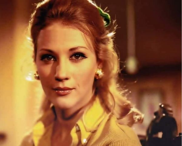 Ζωή Λάσκαρη : Η σπάνια φωτογραφία από τον πρώτο της γάμο | imommy.gr