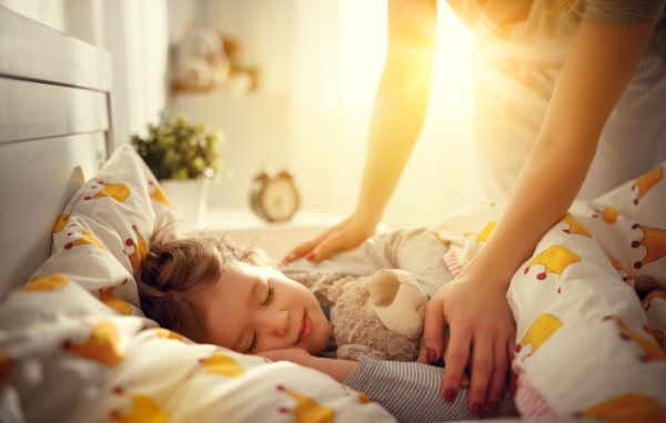 Πώς θα βοηθήσουμε τα παιδιά να ξυπνούν στην ώρα τους; | imommy.gr