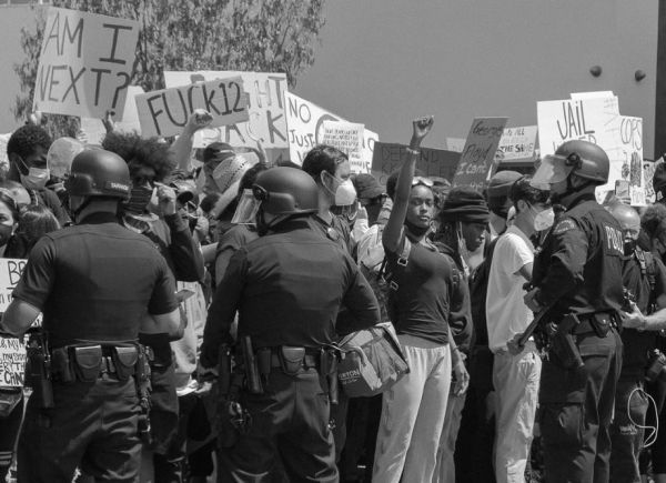 Φλόιντ: Φωτορεπόρτερ καταγράφουν συγκλονιστικές εικόνες από τις διαδηλώσεις στις ΗΠΑ | imommy.gr