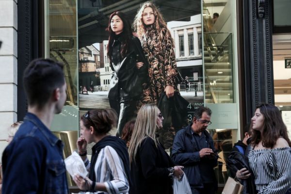 Θερινές εκπτώσεις: Ποια Κυριακή μένουν ανοιχτά τα καταστήματα | imommy.gr