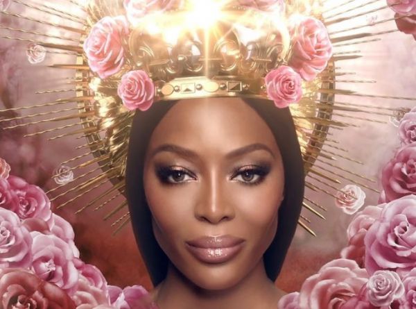 H Ναόμι Κάμπελ είναι η πρώτη πρέσβειρα του brand της Πατ ΜακΓραθ | imommy.gr