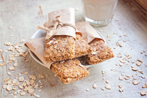 Σπιτικές μπάρες βρώμης με τρία υλικά | imommy.gr