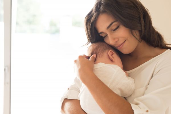 Οι πιο χρήσιμες συμβουλές για τον πρώτο μήνα με το μωρό: Θηλασμός, Ύπνος, Κλάμα | imommy.gr