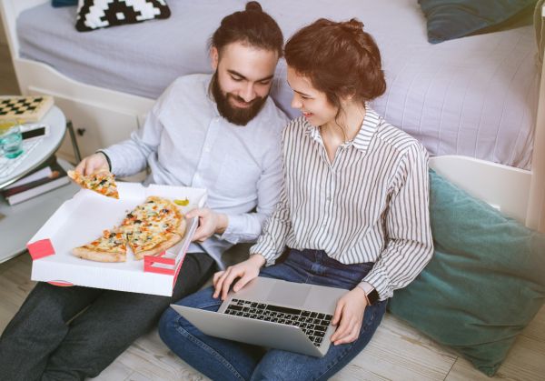 Πώς θα καταλάβεις αν σε βλέπει μόνο για «ξεπέτα» ή… για σχέση | imommy.gr