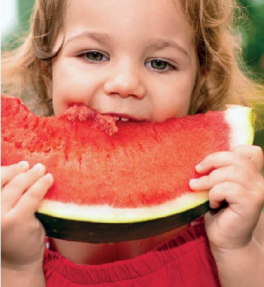 Παιδιά: Πώς θα ωφεληθούν από τα καλοκαιρινά φρούτα; | imommy.gr