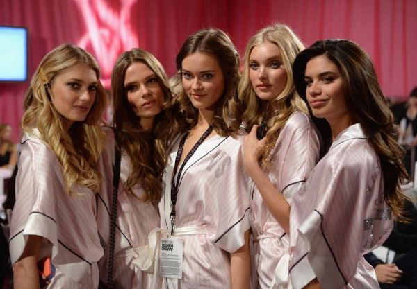 Ξεσηκώνουν την Μύκονο τα μοντέλα της Victoria Secret | imommy.gr