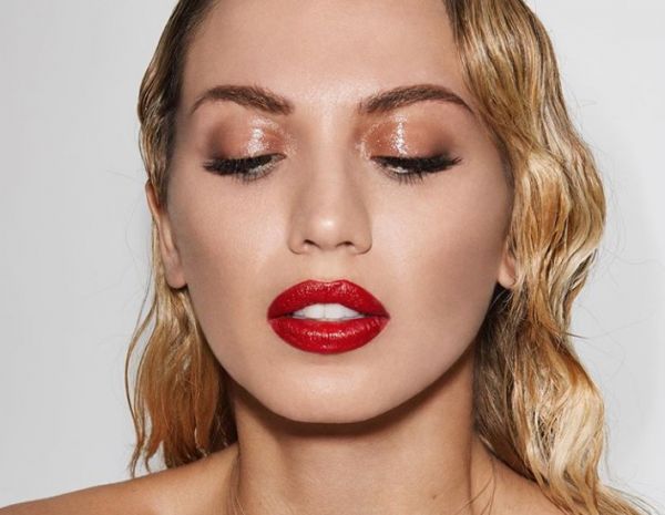 Κωνσταντίνα Σπυροπούλου: Ποζάρει με καλοκαιρινή διάθεση | imommy.gr