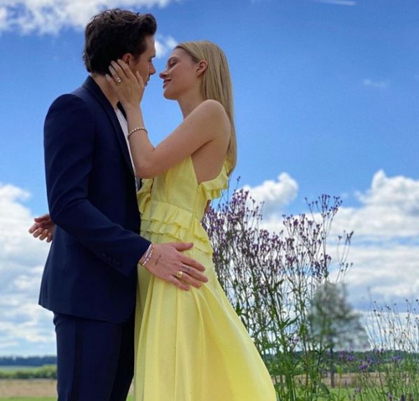 «Μίνι Καύσωνας»: Ο «χρυσός» αρραβώνας του Μπρούκλιν Μπέκαμ με τη Νίκολα Πελτς | imommy.gr