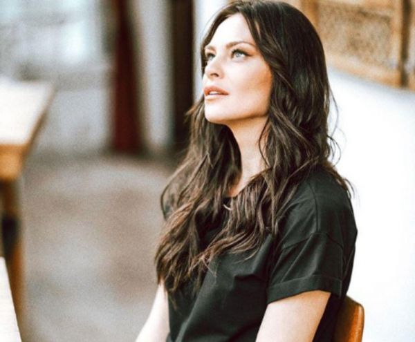 Βουτιές στην Μύκονο για την Υβόννη Μπόσνιακ | imommy.gr