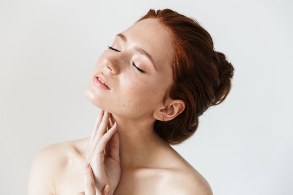 Όσα πρέπει να προσέξετε το καλοκαίρι αν έχετε λιπαρή επιδερμίδα | imommy.gr