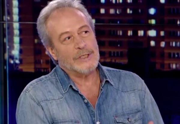 Γρηγόρης Βαλτινός: Το διαζύγιο των γονιών του και η σχέση του με τον πατέρα του | imommy.gr