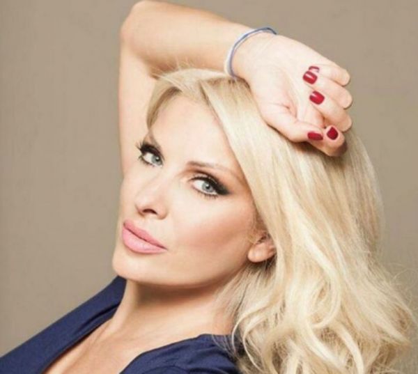 Ελένη Μενεγάκη: Απολαμβάνει το καλοκαίρι της στην Άνδρο | imommy.gr