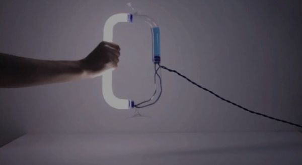 «Circuiti Liquidi»: Η λάμπα που ανάβει με βοήθεια υγρού | imommy.gr