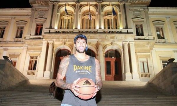 Πρίντεζης: Τραγουδάει στη Σύρο παρέα με την Μπεκατώρου | imommy.gr