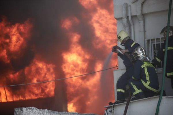 Μαίνεται η φωτιά στο εργοστάσιο πλαστικών – Τοξικοί καπνοί στην Αττική | imommy.gr