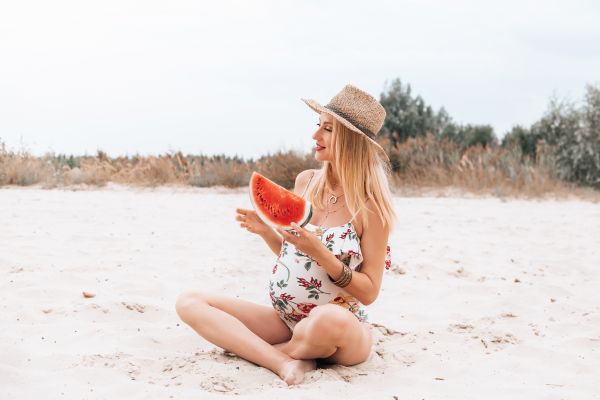 Εγκυμοσύνη: Οι τροφές που θα σας κρατήσουν ενυδατωμένη το καλοκαίρι | imommy.gr