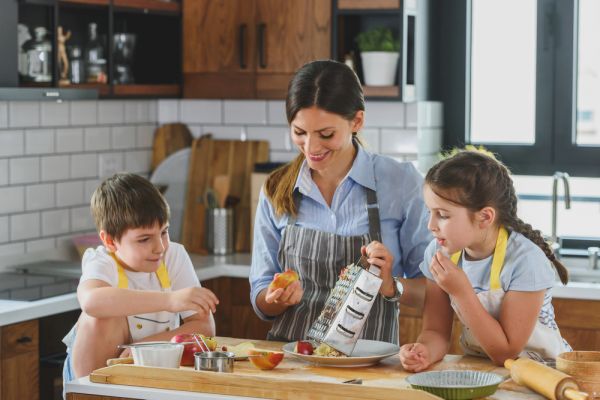 Μαθαίνοντας στο παιδί να τρέφεται σωστά | imommy.gr