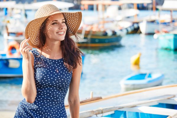 Τα ρούχα και τα αξεσουάρ που δεν πρέπει να λείπουν από την καλοκαιρινή βαλίτσα σας | imommy.gr