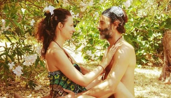 Θανάσης Ευθυμιάδης : Φωτογραφίζει τη σύζυγό του ολόγυμνη | imommy.gr