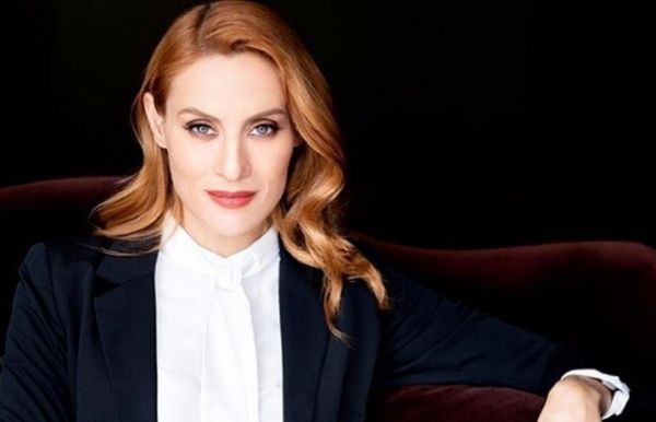 Ελεονώρα Μελέτη : Στην παραλία αγκαλιά με την κόρη της | imommy.gr