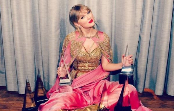 Τέιλορ Σουίφτ : Το απίστευτο δώρο που έκανε σε φοιτήτρια | imommy.gr