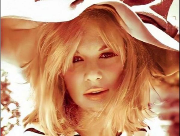 Αλίκη Βουγιουκλάκη: Σπάνιο «κλικ» από τα backstage της ταινίας «Υπολοχαγός Νατάσα» | imommy.gr