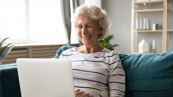 Κοροναϊός: Πώς επηρέασε τη σχέση των ηλικιωμένων με την τεχνολογία; | imommy.gr