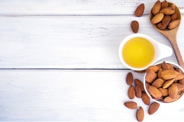 Αμυγδαλέλαιο: Το “χρυσό” μυστικό ομορφιάς | imommy.gr