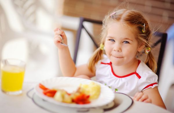 Μήπως έχει δίκιο που δεν αδειάζει το πιάτο του; | imommy.gr